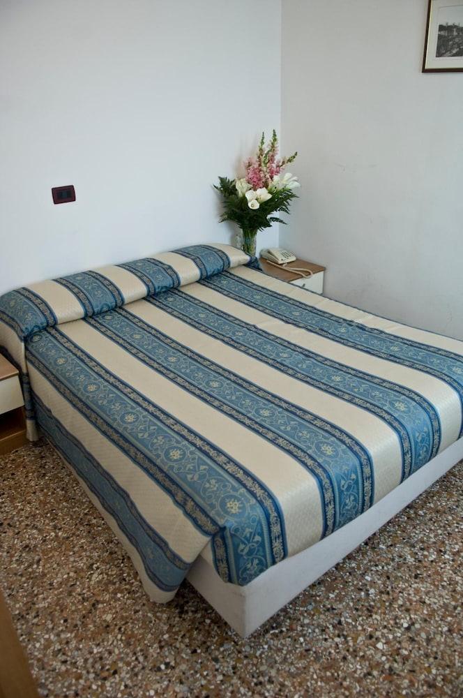 Casa Sant'Andrea Bed & Breakfast Венеция Екстериор снимка