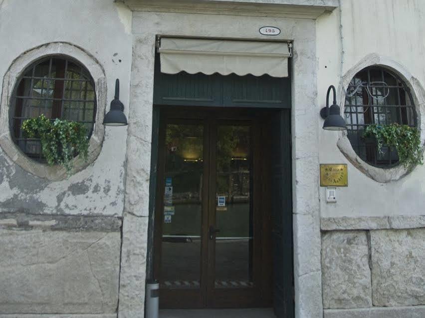 Casa Sant'Andrea Bed & Breakfast Венеция Екстериор снимка